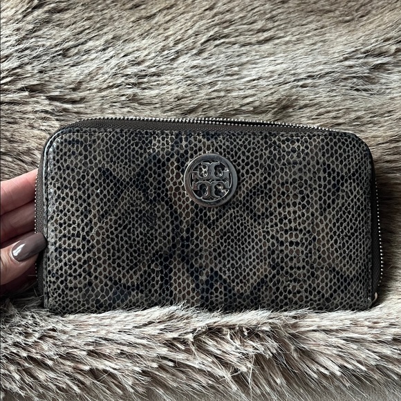 Tory Burch Accessories - Tory Burch Black and Brown Snakeskin Wallet. very good condition